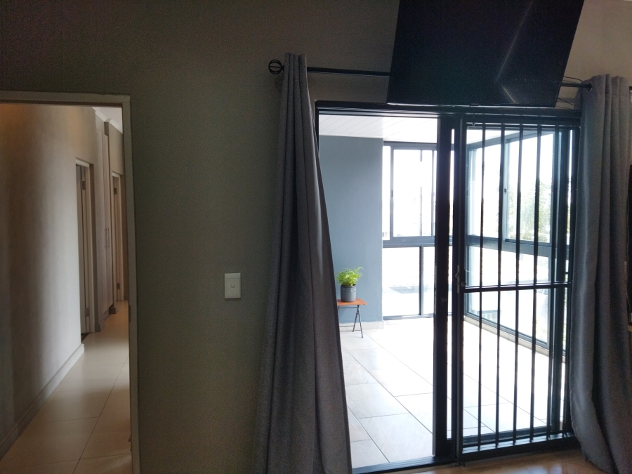 5 Bedroom Property for Sale in Parklands North Western Cape